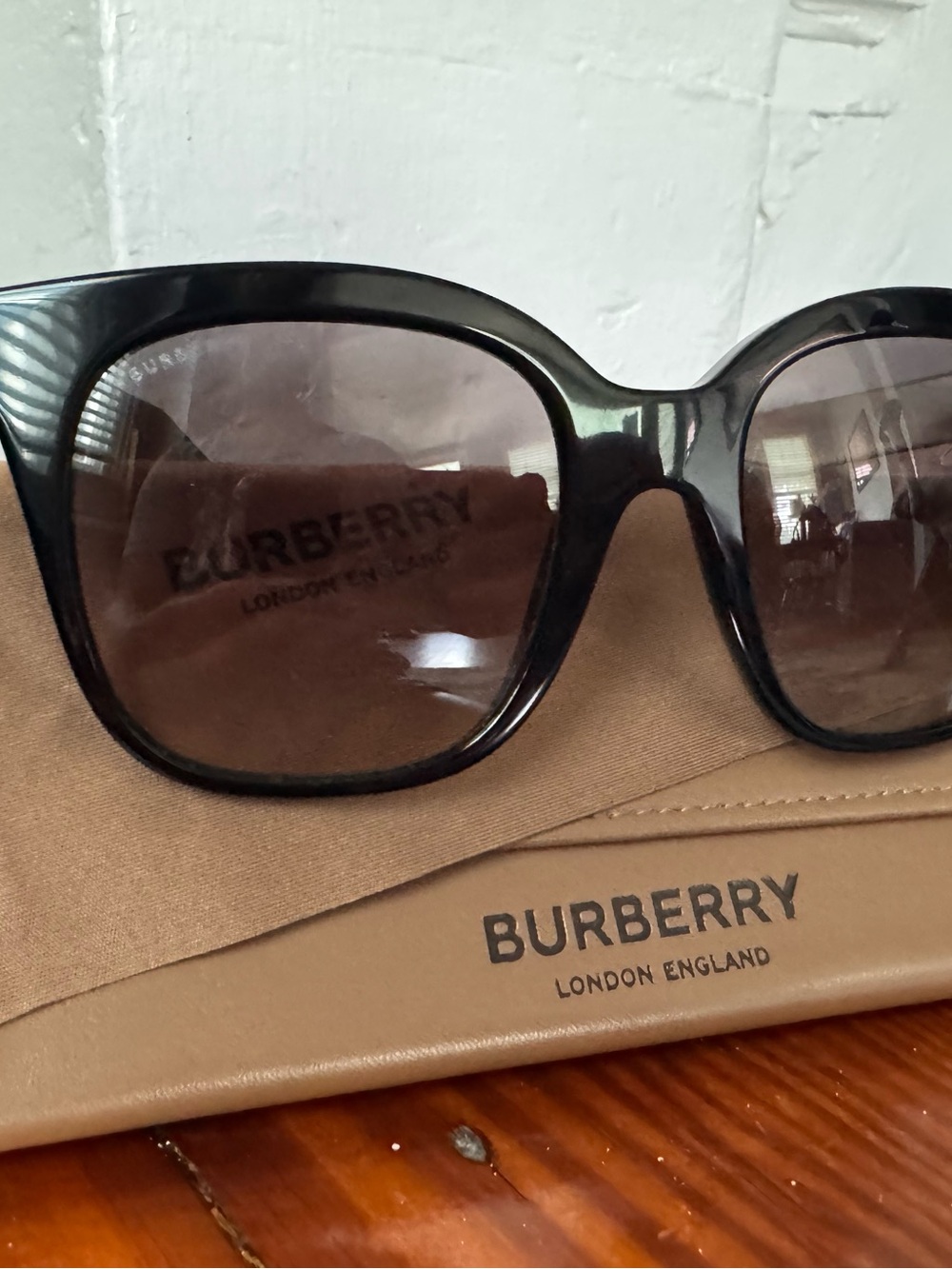Black Burberry Sunglasses w Case & Polishing Cloth - Never Worn